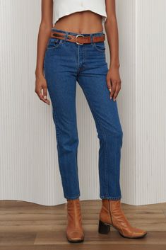 A crisp, clean pair of Levi's straight leg jeans. No distressing and minimal fading. Features zipper closure and intact hem. Perfect addition to a fall outfit. Listed size 29W 30L. Fits like 26-27. Model is a 26 Waist. - Waist: 28” - Hips: 34” - Rise: 11” - Inseam: 29.5” - Leg Opening: 7.25” Fall Cropped Straight Jeans With Frayed Hem, Dark Wash Straight Cropped Jeans For Fall, Fitted Straight Cropped Jeans, Straight Dark Wash Cropped Jeans For Fall, Levi's Medium Wash Bottoms With Straight Hem, Levi's Medium Wash Straight Hem Bottoms, Classic Straight Cropped Jeans In Medium Wash, Fall Medium Wash Standard Cut Jeans, Levi's Spring Jeans