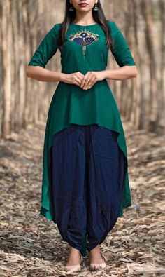 Gaun Fashion, Long Dress Design, Salwar Kamiz, Kurti Designs Party Wear, Sleeves Designs For Dresses, Kurta Designs Women, Party Wear Indian Dresses