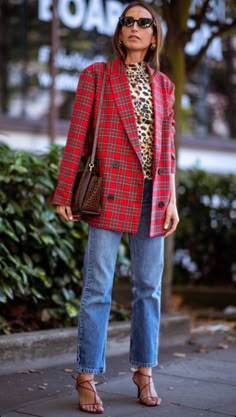 Red Check Blazer Outfit, Plaid Mixed Prints Outfit, Leopard And Plaid Outfit, Red Plaid Blazer Outfit Women, Plaid Street Style, Red Blazer Street Style, Print Clash Outfit, Pattern Outfits Mixed, Red Blazer Outfit Casual Street Styles