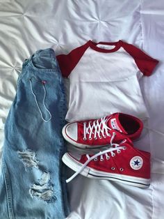 Vintage Summer Outfits Aesthetic, Simple Downtown Girl Outfits, Style Red Converse, Heartstopper Inspired Outfits, School Inspired Outfits, Downtown Girl Aesthetic Outfits Summer, Summer Fits Vintage, Summer 80s Outfits, Summer Downtown Outfits