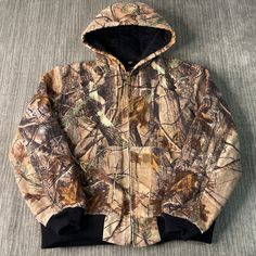 Vintage 2000s Carhartt Active Workwear Real Tree Camo Heavy Duty Fall Season Y2K Aesthetic Brown Zip Up Coat Large Mens Condition:  Excellent Used Condition  = No Flaws Measurements: Please see photos above for all measurements IF YOU BUY TWO OR MORE ITEMS USE THE CODE BUNDLE @ CHECK TO SAVE 20% WE SHIP WITHIN 24 HOURS AFTER PURCHASE! Please be aware that we do not offer free returns!! The Buyer is responsible for the cost of the return label.  Follow us on TikTok & Instagram @findsnostalgic and Camouflage Outerwear For Outdoor Work In Fall, Camouflage Winter Outerwear For Outdoor Work, Winter Camouflage Cotton Outerwear, Real Tree Outfit, Camo Jacket Outfit Men, Camo Jacket Outfit, Real Tree Camo, Outfit Inso, Brown Zip Ups