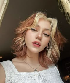 Hair Color Ideas One Color, Short Dyed Hair Grunge, Ginger And White Hair, Grey Haircuts, Blue Hairstyles, Short Grunge Hair, Choppy Bob, Hair Inspiration Short, Nice Clothes