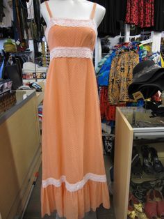 "1960s bridesmaids maxi dress in pretty peach with small polka dots and lace trim. This is perfect for the lover of all things bohemian! Mannequin measurements: bust 34.5\" waist 24\" hips 31.5\" Approximate Measurements: 16.5\" bust armpit to armpit lying flat 14\" waist lying flat 56.5\" length Made by Marshall Field & Company \" Bride's Room\" Excellent vintage condition." Bridesmaids Maxi Dress, 60s Maxi Dress, Vintage Gunne Sax Dress, Purple Velvet Dress, Bridesmaid Dresses Boho, 1960s Outfits, Sax Dress, Vintage Dress 60s, Gunne Sax Dress