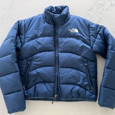 The North Face Short Quilted Puffer Jacket In Water-Repellent And Windproof Ribstop Fabric; Zip Pockets, Elastic Cuffs And Hem. Xs, Navy Blue **Please Note There Are Three Small White Spots On The Bottom Of The Left Sleeve. This Came With The Jacket. The Jacket Was Never Worn But The Tags Are Off.** Great Jacket, Was Too Small For Me Item Number: Nf0a7urf The North Face Jackets Blau, The North Face Puffer Jacket For Hiking, Blue Long Sleeve Puffer Jacket For Hiking, Blue Puffer Outerwear For Hiking, Functional Blue Outerwear For Travel, Blue Windproof Outerwear For Travel, The North Face Winter Travel Outerwear, Short Puffer Jacket, North Face Shorts