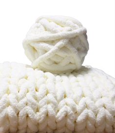 PRICES MAY VARY. ✅ Jumbo Chenille Yarn: super fluffy and soft; Get unique and fashion arm knitting, big stitch projects or large hand knit items with this super soft bulky puffy blankets chenille yarn that does all the color switching for you! ✅ Chunky Chenille Yarn is super cozy and fluffy, almost as thick as super chunky Merino wool but much lighter and softer! a classic chioce of all your knitting craft projects, and excellent chioce if you want a yarn that's machine washable and stretchable Bernat Softee Chunky Yarn, Arm Knitting Yarn, Diy Knit Blanket, Bernat Baby Blanket Yarn, Fancy Hands, Hand Knit Blanket, Super Chunky Yarn, Chunky Knitting, Weaving Yarn