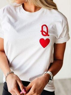 T Shirt Painting, Kleidung Diy, Shirt Print Design, Matching Tees, Great White, Tee Shirt Designs, Heart Shirt, Diy Shirt, Queen Of Hearts