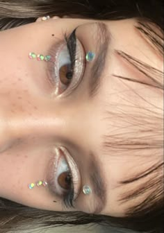 Face Sparkles Ideas, Gemstone Face Makeup, Crystal Stickers For Face, Gems Under Eyes Makeup, Gem Tears Makeup, Simple Face Gem Ideas, Gem Face Makeup, Heart Gem Makeup, Face Stickers Aesthetic