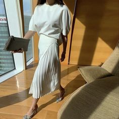 Size(cm)TopsOne size：Bust 108 Length 55 Sleeve Length 44SkirtS：waist 64 skirt length 75M：waist 68 skirt length 76 Skirt Suits Women, Long Pleated Skirt, Korean Skirt, Long Skirt Outfits, Skirt Suits, Zara Outfit, Pleated Long Skirt, Chic Skirts, Fashion Bottoms