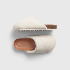 New Gap Sz Cream Suede Sherpa Clogs Faux Leather Insole Similar Clogs Style To Birkies Birkenstock Faux Suede Upper. Sherpa Lining. Firm Rim. Rubber Soles. Runs Small. Most Like 9.5/10; Listing As 9,9.5, And 10/11. Also 12/13 The Two Shoe Pairs I Have Are Marked 10/11 & 12/13 Indoor Synthetic Clogs With Round Toe, Comfy Clogs With Rubber Sole And Round Toe, Indoor Clogs With Textured Footbed And Round Toe, Textured Footbed Round Toe Clogs For Indoor Use, White Round Toe Clogs For Winter, Comfortable Closed Toe Clogs With Soft Sole, Comfortable Clogs With Soft Sole And Round Toe, Sherpa Clogs, Black Biker Boots