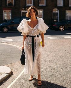 فستان زهري, Voluminous Dress, Fashion Inspo Instagram, Curvy Wedding, Girls Sequin Dress, London Fashion Weeks, Fashion Week Spring 2020, Chique Outfits, Snake Print Dress