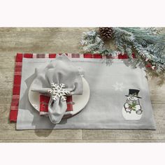 Snowman & Holly Appliqued & Embroidered Placemat-Park Designs-The Village Merchant Holiday Dining Room, Welcome Winter, Country Quilts, Park Designs, Cloth Napkin, The Snowman, Holiday Table, Placemat Sets, Holiday Tables