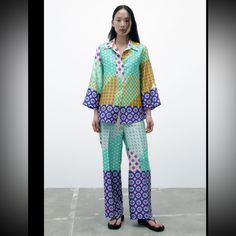 High Rise Pants With Back Elastic Waistband Front Pockets . Cropped Straight Leg. Blue Patchwork Pants For Summer, Summer Long Sleeve Patchwork Sets, Zara Multicolor Workwear Bottoms, Blue Patchwork Sets For Spring, Zara Blue Summer Sets, Set Women Outfit, Elastic Waist Trousers, Outfit 2023, Outfit Zara