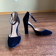 - Designer = Gianvito Rossi - Size = 6.5m(36.5). Trunk 34 - Msrp = $795 - Color = Cobalt Blue.3 - Made In Italy . - Heel Height = 4” Inches Block Heel. - Rich Cobalt Blue Velvet/Leather Women’s 6.5m(36.5) Women’s Mary Jane Shoes.9 - Unique Design, And Style, Rich Cobalt Blue Color Lends This Piece With Its Instant Eye-Catching Presence Without Compromising It Class And Elegance. Perfect For Work, Casual, Formal Evenings. Pair With Your Formal Dress, Jeans, Slacks, Skirts, Dresses And More. - Gen Blue Heels With Leather Sole For Evening, Formal Blue Heels With Leather Sole, Dress Jeans, Jane Shoes, Mary Jane Shoes, Blue Velvet, Work Casual, Gianvito Rossi, Formal Dress