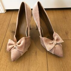 Nwot Blush Velvety Bow Heels, Uk Size 7, I Wear A 9 And These Fit Me Blush Pointed Toe Heels With 4-inch Heel, Beige Pointed Toe Heels With Bow, Pink Suede Heels With 4-inch Heel, Pink Suede Heels With Pointed Toe, Pink Suede High Heels, Chic Blush High Heel Shoes, Chic Blush Heels With Pointed Toe, Feminine Round Toe Court Shoes For Party, Blush Pointed Toe Heels