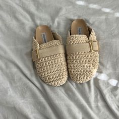 Steve Madden Knitted Clogs Size 7 Condition: Nwot Color: Beige Details : - Slip On Style - So Cute For Fall And Winter Extra: - I Ship Between 1-2 Days Steve Madden Clogs, Shoes Steve Madden, Womens Clogs, Steve Madden Shoes, Fall And Winter, Steve Madden, Clogs, So Cute, Slip On