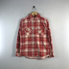 PLEASE READ DESCRIPTION BELOW BEFORE BUYING👇🏻 *ITEM:Smiths American flannel *ITEM DETAILS: 👇🏻 Please be aware that all vintage items will usually show a few signs of wear or fading due to age, but anything visible such as stains or holes, and serious flaws have been photographed.For any further information on this item please contact us and we will be happy to help. *SIZE:MEDIUM *ACTUAL SIZE MEASUREMENT: 👇🏻 *PIT TO PIT(WIDTH):21"INCHES *LENGTH(FROM SHOULDER): 27"INCHES  *ALL MEASUREMENTS A Style Japanese, Outfits Fashion, Western Style, Will Smith, Flannel Shirt, Western Fashion, Tartan, Oxford, T-shirt