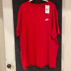 Nike Mens T-Shirt -New With Tags, Never Worn, Excellent Condition! -Measurements: About 26 Inches Pit To Pit, About 29 Inches In Length -100% Cotton Nike Air Shirt, Red Sox Shirt, Tennessee Shirt, Shirts Nike, Mens Workout Shirts, 90s Mens, Nike Boy, Nike Red, Nike Mens