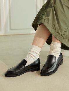 Editor's NotesByeuuns is a shoe brand that expresses the gap between new trends and classics with refined conciseness.- Diagonal shaped toe- U-line stitch detail- Good sweat absorption- Minimal and classic moodMeasurements(in.)KR size- Size: KR 225MM (US 5.5) - KR 250MM (US 8)- Heel height: 0.79 in.Composition & Care- Upper: Cowhide, Lining: Pigskin- Avoid direct heat and moisture- The leather may have fine scratches and wrinkles- Professional cleaning is needed- Keep it in a dust bagDe Classic Black Slip-ons For Fall, Elegant Slip-on Oxfords With Contrast Sole, Classic Leather Fitted Slip-ons, Classic Slip-on Leather Shoes For Spring, Sleek Round Toe Slip-ons For Office, Sleek Office Slip-ons With Round Toe, Classic Leather Shoes With Contrasting Heel Counter, Classic Flat Leather Shoes With Contrasting Heel, Classic Leather Shoes With Contrasting Flat Heel