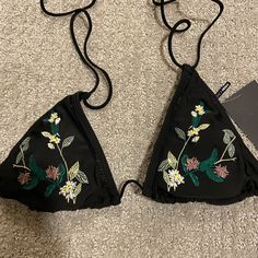 Small And Adjustable Tie Strings Make This Top Perfect For Tanning!! Black Swimwear With Bra-friendly Support For Spring, Black Triangle Top Swimwear For Spring, Spring Black Triangle Top Swimwear, Pink Bathing Suits, Trendy Bikinis, Chocolate Fashion, Floral Swimsuit, Swimsuits Halter, Fashion Nova