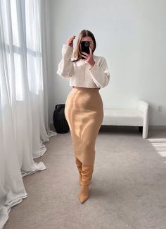 Small Waist Illusion Outfit, Silk Skirt Outfit Winter, Millennial Outfits, Silk Skirt Outfit, Knit Skirt Outfit, Fall Sweater Dress, Skirts Outfits, Winter Apparel, Stylish Work Attire