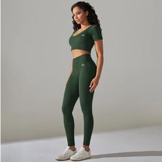 Elevate your active lifestyle with the Green Peak Seamless Set, where performance meets style. Designed for the modern athlete, this set ensures you stay comfortable and chic through every workout.✔️Ultimate Comfort✔️Seamless Design✔️Supportive Fit✔️Stylish & Functional✔️Moisture-Wicking Summer Activewear, Fitness Wear Women, Stylish Leggings, Tank Top Bras, Workout Sets, Gym Style, Active Lifestyle, Women's Fitness, Workout Wear