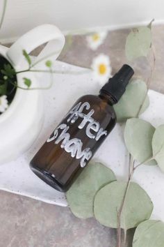 This homemade after-shave spray using essential oils is soothing and helps prevent razor bumps, burn, and skin irritation after shaving. Diy After Shave, Shaving Oil Diy, Essential Oils Witch, Homemade Beeswax Candles, Skin Bumps, Razor Burn, Diy Lotion, Homemade Lotion