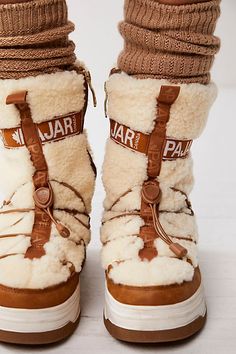 Pajar Canada Boots, Winter Boots Aesthetic, Sherling Boots, Stylish Snow Boots, Stylish Winter Boots, Fuzzy Boots, Fleece Boots, Moon Boot, Winter Fit