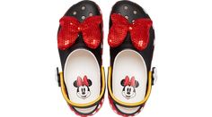 Designed for Disney fans, we created a fun-loving Minnie Mouse version of our stylish Classic Platform for her. You’ll enjoy a heightened, contoured outsole that supports the upper you know and love with a slimmer, sleeker look. Plus, this version features an oversized glittery red bow embellishment, polka dot design on the outsole, iconic white glove rivets and Minnie Mouse print on the insole. The customizable backstrap also holds Jibbitz™ charms, so you can personalize your look even more. Wh Shoes Outfit Fashion, 2024 Style, Mouse Print, Platform Clogs, Shoes Outfit, Polka Dot Design, Unique Shoes, Dot Design, Nike Shoes Women