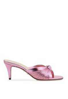 Pink Metallic leather mid-heel sandalMetallic Pink Branded insoleFront toe knot Open toe 3"/ 6,5 cm tapered mid-heel100% LeatherDesigner Style ID: 577229B8B00Made in Italy Sandal Heels Outfit, Gucci Runway, Pink Mules, Bow Mules, Embroidered Denim Jacket, Mid Heel Sandals, Sandal Online, Pink Metallic, Buy Gucci