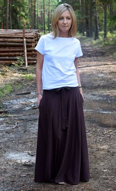 Long skirt with bow or tie to knit - thanks to 2 loose ribbons, sewn on wide rubber and of course with pockets. Made of 100% cotton knit. It's perfect for sandals, sneakers and even pins. Size (Length / width at the waist (without stretching the rubber)) US ---- UK ---- EU/DE 6 ------- 8 ----- 36/S (95/72) 8 ------ 10 ----- 38/M (96/76) 10 ----- 12 ----- 40/L (97/80) 12 ----- 14 ----- 42/XL (98/84) Dimensions in cm. 100% product EU. 100% cotton. Are you interested in a different color or size wr Long Brown Cotton Skirt, Brown Cotton Long Skirt, Brown Long Cotton Skirt, Brown Cotton Flowy Skirt, Brown Cotton Maxi Skirt With Lined Skirt, Brown Cotton Maxi Skirt With Lining, Flowy Cotton Brown Skirt, Brown Flowy Cotton Skirt, Brown Cotton Full Skirt