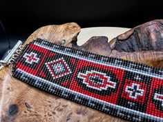 Ganado Style Navajo Rug Design Beaded Cuff - Etsy Navajo Weaving, Dark Red Background, Navajo Rug, Flagstaff Az, Navajo Rugs, Beautiful Beadwork, Diy Bracelets Patterns, Bead Loom Patterns, Flagstaff