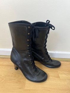 A pair of vintage Schuh black lace up Victorian style leather boots. The inside has some flaking and cracks to the lining. UK Size 5 EU Size 38 Heel height - 3 inches Boots Victorian, Lace Up Leather Boots, Fashion Thoughts, Boots Uk, Victorian Lace, Victorian Style, Victorian Fashion, Boot Shoes Women, Lace Up Boots