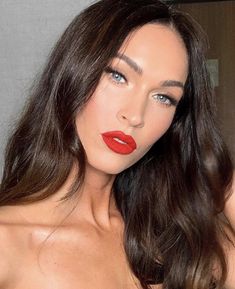 Salon Blowout, Red Lips Makeup Look, Red Lipstick Makeup, Bold Lip Color, Classic Makeup, Red Lip Makeup, Colors For Skin Tone, Bold Lips