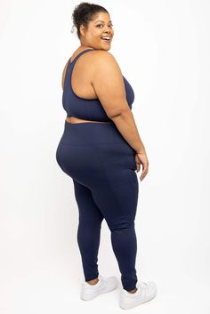 Model looking over her shoulder wearing Superfit Hero plus size compression leggings with pockets in navy size 3X Plus Size Athletic Wear, Plus Size Workout Clothes, Plus Size Workout, Leggings With Pockets, Plus Size Fits, Compression Fabric, Ankle Leggings, Plus Size Activewear, Best Leggings