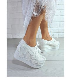 Hello, You will be comfortable all day long with our specially designed high wedge shoes. The guipure embroidery on it is quite stylish. Heel height: 9 cm. Sneaker Wedding, High Wedge Shoes, Bridal Shoes Wedges, White Lace Shoes, Bridal Wedges, Bridal Converse, Wedding Platform, Wedding Wedges, Bridal Slippers