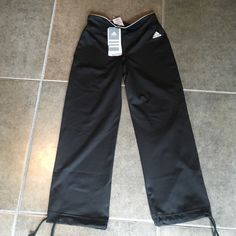 Adidas Capris Casual Stretch Black Capris, Black Stretch Casual Capris, Casual Black Wide Leg Capris, Black Sports Capris For Spring, Black Capris For Sports In Spring, Black Capri Length Bottoms For Spring, Black Capri Pants For Spring, Spring Black Capri Pants, Spring Black Capri Length Pants