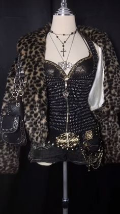 Outfits For Theatre, Theatre Aesthetic Outfit, Leopard Print Outfits Aesthetic, Leather Outfit Women, Mafia Outfits Female, Theatre Outfit Ideas, Mcbling Outfits, Mystic Style, Bling Outfits