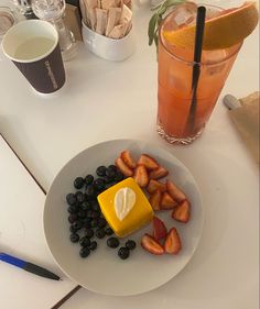 yummy fruit dessert at cafe food pics for instagram growth 2021 restaurant mango berries aesthetic recipe tutorial Instagram Pics Ideas, Dessert Restaurant, Eating Fruit, Dessert Restaurants, Lunch Salad, Recipe Aesthetic, Soup Healthy, Workout Eating, Drinks Bar