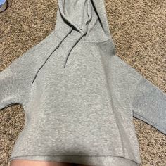 Never Worn Cropped Hoodie Basic Long Sleeve Sweatshirt With Adjustable Hood, Comfortable Stretch Hoodie For Fall, Trendy Stretch Sweater With Drawstring Hood, Gray Stretch Top With Drawstring Hood, Basic Hooded Sweatshirt For Fall, Casual Gray Hooded Sweater, Gray Stretch Sweatshirt For Winter, Stretch Gray Sweatshirt For Winter, Trendy Gray Hoodie Sweater