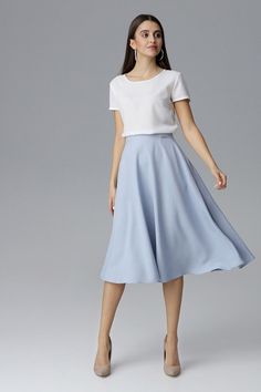 Skirts Pear Body Shape Fashion, A Line Skirt Outfits, Pear Body, Pear Body Shape, Skirt Model, Aline Skirt, Flared Skirt, Knee Length Skirt, Circle Skirt