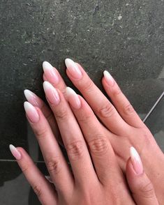 Almond Nails French, Faded Nails, Almond Nail Art, Unghie Sfumate, Matte Nails Design, Almond Acrylic Nails, Nails 2020, Oval Nails, Chic Nails