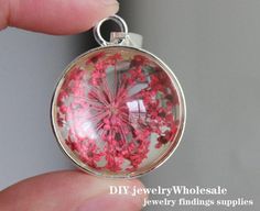 2pcs  handmade red Flowers pendant Charms , pendant brass setting flower glass cabochon Bezel Earrings, Resin Pendant, Flower Pendant, Red Flowers, Antique Bronze, Dried Flowers, Charm Pendant, Antique Silver, Charms