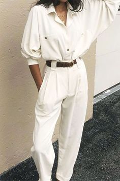 Minimalist Moda, Black And White Outfit, Teenage Outfits, Trouser Outfit, 여름 스타일, Trouser Outfits, White Trousers, All White Outfit, Stil Inspiration