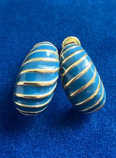 Beautiful earrings signed Napier.  A blue gray enamel on gold tone metal.  Seashell design inspired.  Approximately 0.75 inch and 3/8 inch wide . In excellent condition, expected signs of wear Minor green on the back screw.  Works perfectly with the clip on back screw for a perfect fit.  Ask any questions or additional photos comes in a box Seashell Design, Sea Design, Vintage Jewelry Earrings, Puffy Heart, Sterling Silver Necklace Pendants, Earrings Blue, Screw Back Earrings, Silver Pendant Necklace, Heart Earrings