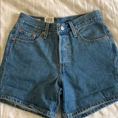 These Shorts Are So Cute! They Are Made Of Non-Stretch Denim, But Are Still Comfy. Levi’s Denim Is Such Good Quality And Can Last A Lifetime. They Have A Button Fly And Can Be Cuffed Or Un Cuffed Depending On How You Want To Style Them. Shorts Levis, Shorts Low Rise, 501 Shorts, Mid Rise Denim Shorts, Levi Jean Shorts, Italy Outfits, Shorts Sweatpants, Mom Shorts, Levi Shorts