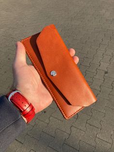 -FULLY HANDCRAFTED -HAND STITCHED -HAND CUT -EDGES ARE SENDED AND BURNISHED BY HAND FEATURES -4 card slots -1 cash compartments -1 pocket with zipper -Dimensions: 20 cm x 9 cm (7.8 inch x 3.54 inch) when closed -Colour : Caramel IL Ponte Brown Leather Purse, Handmade Wallet, Womens Wallet, Brown Leather Wallet, Handmade Wallets, Billfold Wallet, Best Wallet, Leather Clutch, Small Bag