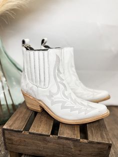 These beautiful boots are handmade in Mexico and are of the highest quality. They are a white color with beautiful stitching detail. Snip toe. They do run true to size. Don’t miss out on these beauties. Some photos appear somewhat silver, these are not silver. Shaft height: 6 inch Heel height: 2 inch More photos to come* White Western Heeled Boots Medium Width, Western White Boots Medium Width, White Snip Toe Boots For Spring, White Medium Width Closed Toe Heeled Boots, Western Style White Ankle Boots, White Western Boots With Almond Toe, White Medium Width Closed Toe Boots, White Western Boots With Leather Sole, White Closed Toe Boots For Fall