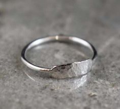 Hammered Wire Ring, Metal Smithing Jewelry Ideas, Handmade Sterling Silver Earrings, Silver Smithing Jewelry, Simple Silver Rings, Stone Settings Jewelry, Silversmith Rings, Hammered Jewelry, Silver Rings Simple