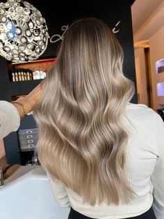 Creamy Blonde Balayage Dark Roots, Sand Blonde Balayage, Creamy Balayage, Creamy Blonde Balayage, Creamy Blonde Hair, Reverse Balayage, Fall Blonde Hair, Blonde With Dark Roots