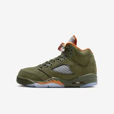 The Air Jordan 5 Retro delivers heritage style and modern comfort. It combines leather and synthetic materials on its upper for durability and airflow, while a Max Air unit in the heel offers plush comfort. Nike Air Jordan 5, Nike Model, Pretty Shoes Sneakers, Jordan Model, Jordan Adidas, Jordan 5 Retro, Youth Shoes, Air Jordan 5 Retro, Orange Shoes